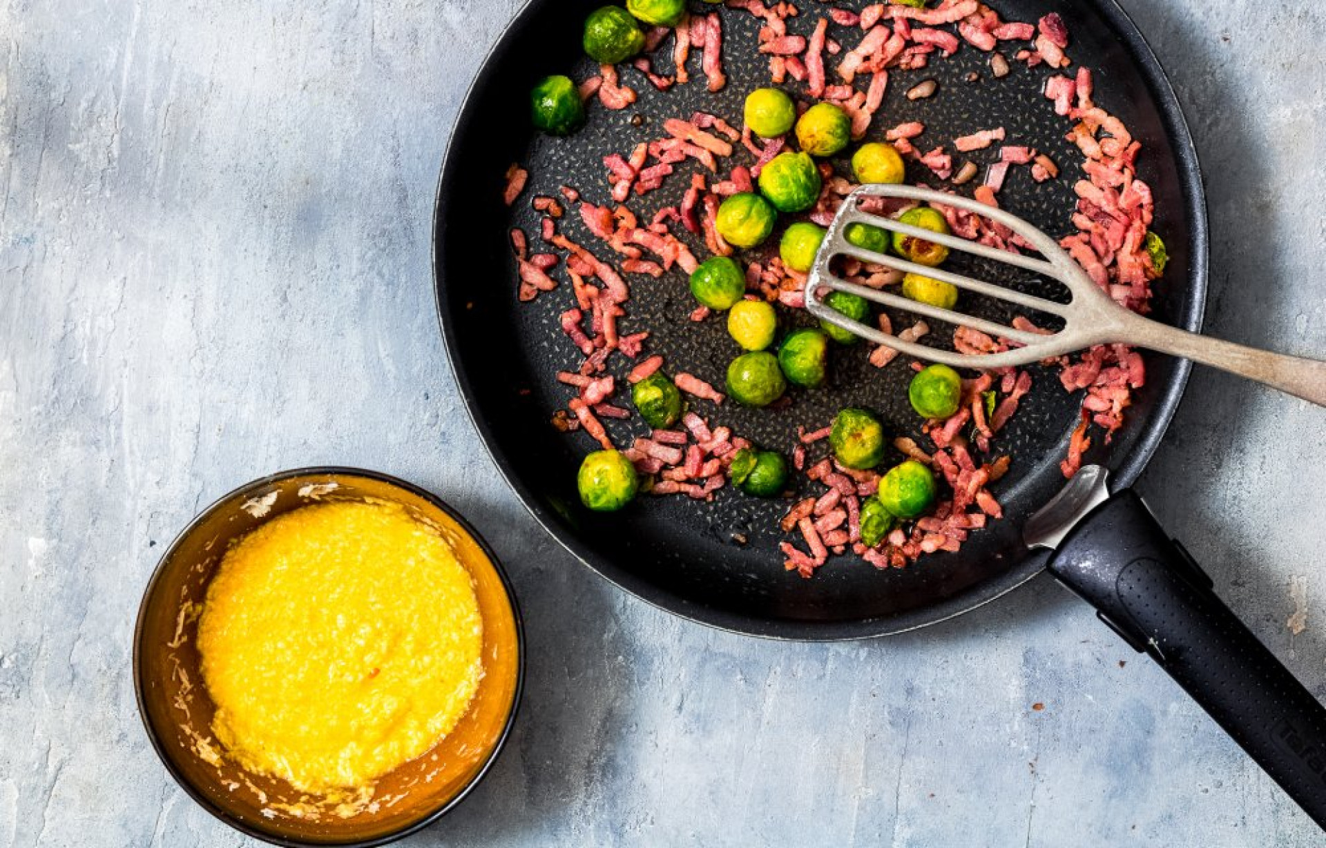 Black Bean Spaghetti Met Spruitjes En Krokant Spek